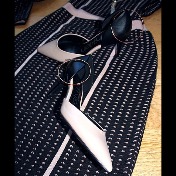 SOLD Chic Calvin Klein "Gloria"',  3"/ 7.6 cm Heels - Picture 2 of 10